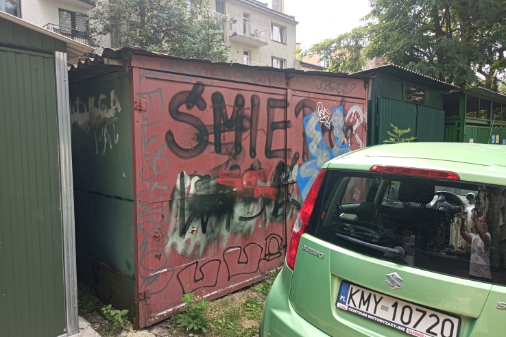 Opróżnianie garażu wraz z rozbiórką i utylizacją